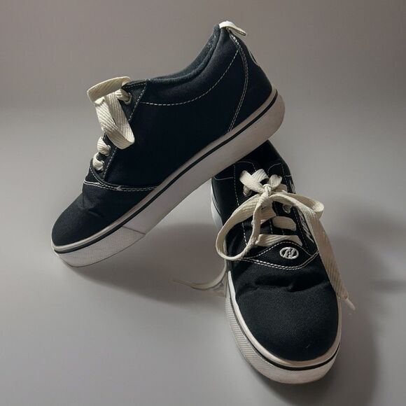 Heelys Other - Heelys Wheeled Low Top Sneaker Black/White Lace-Up Unisex Kids US Youth 5
